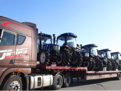16 PCS 140B tractors produced by our company were successfully sent to Egypt