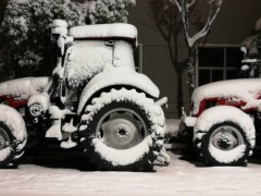 Precautions for tractor maintenance in winter